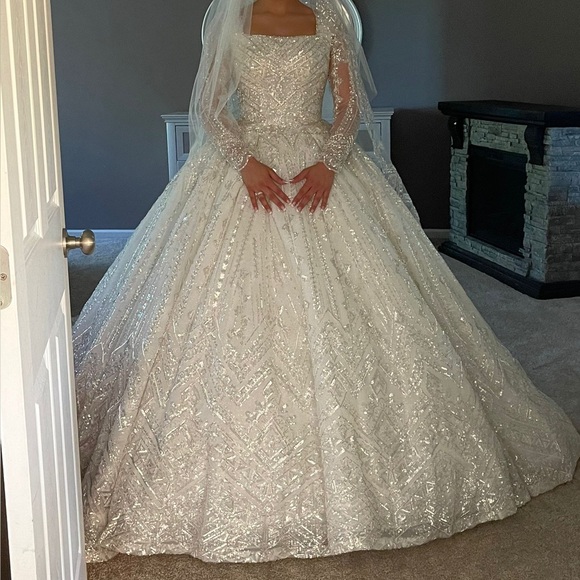 Elegant White Wedding Dress with Veil